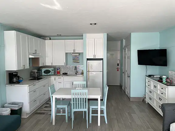 image of kitchen and dining area of cedar key resort rental